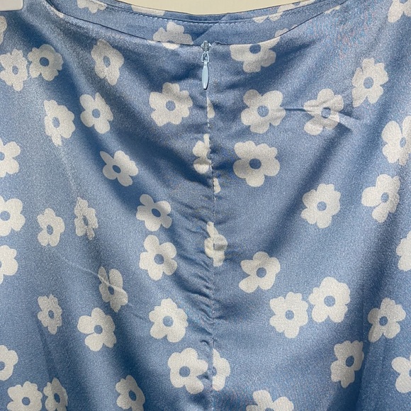 light blue flower satin skirt - Picture 3 of 4